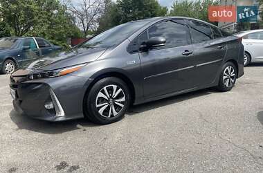 Хэтчбек Toyota Prius 2017 в 