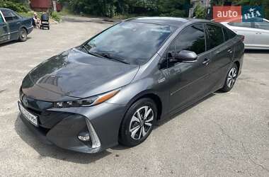 Хэтчбек Toyota Prius 2017 в 
