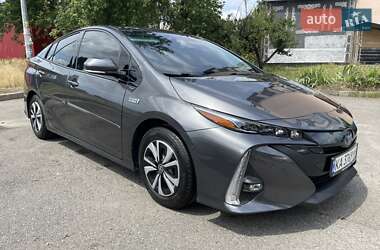 Хэтчбек Toyota Prius 2017 в 