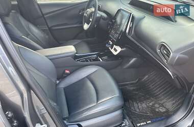 Хэтчбек Toyota Prius 2017 в 