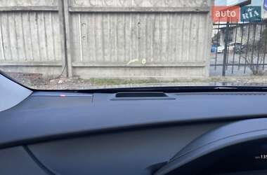 Хэтчбек Toyota Prius 2017 в 