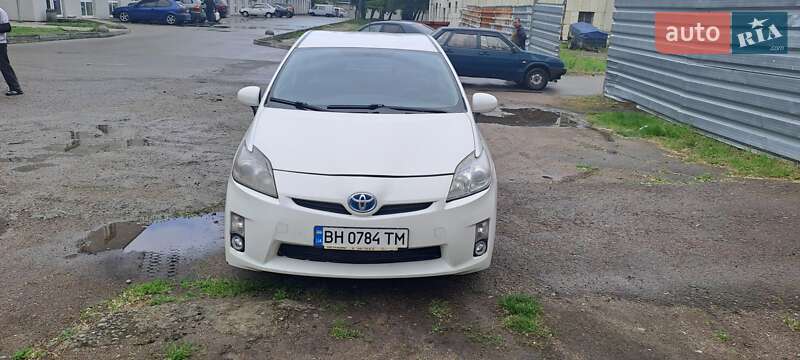Хэтчбек Toyota Prius 2011 в 