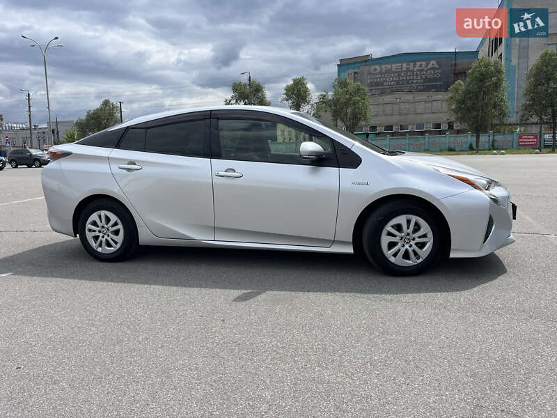 Хетчбек Toyota Prius 2016 в Києві