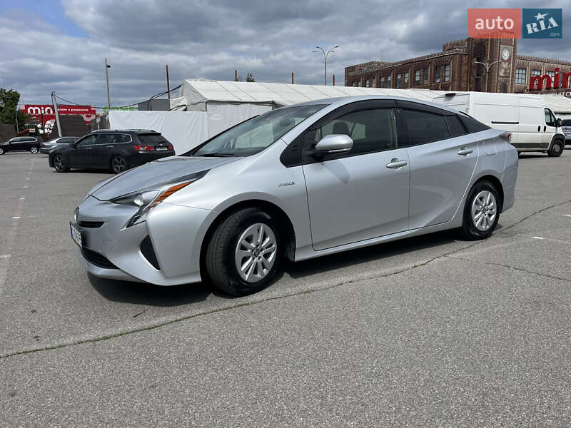 Хетчбек Toyota Prius 2016 в Києві