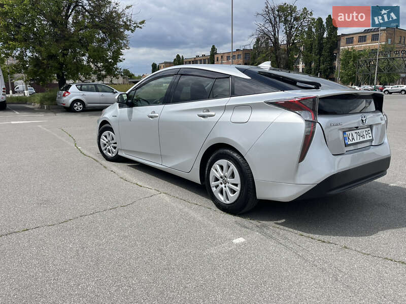 Хетчбек Toyota Prius 2016 в Києві
