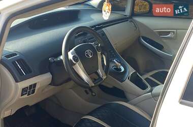 Хэтчбек Toyota Prius 2010 в 