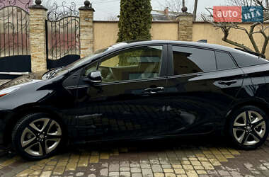 Хэтчбек Toyota Prius 2021 в 