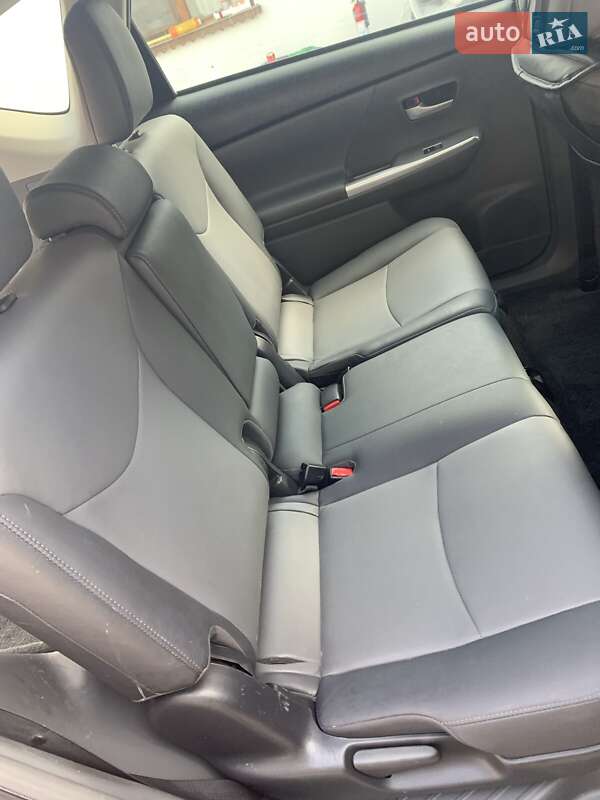 Универсал Toyota Prius 2014 в Тернополе