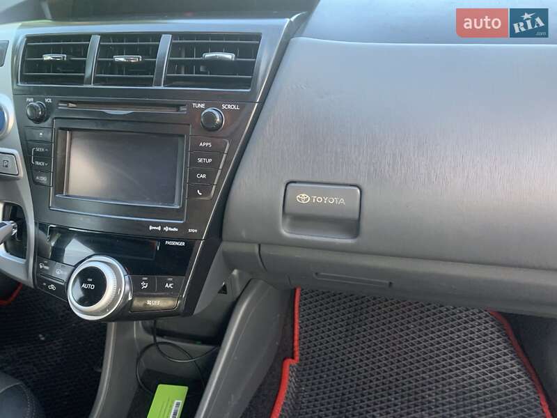 Универсал Toyota Prius 2014 в Тернополе