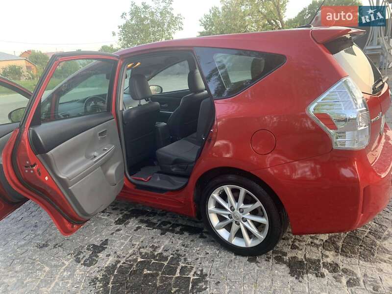Универсал Toyota Prius 2014 в Тернополе