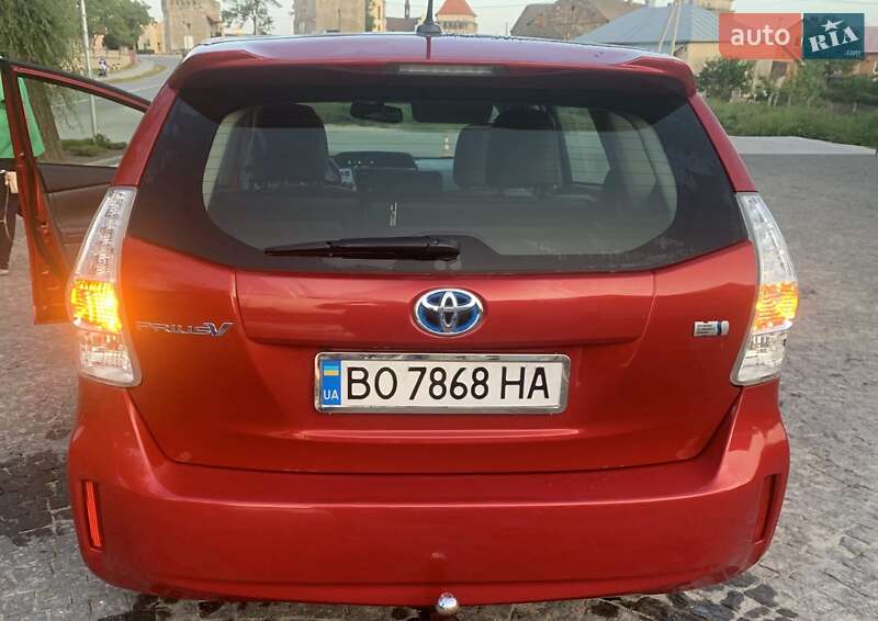 Универсал Toyota Prius 2014 в Тернополе
