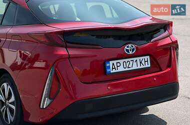 Хэтчбек Toyota Prius 2017 в 