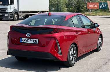 Хэтчбек Toyota Prius 2017 в 