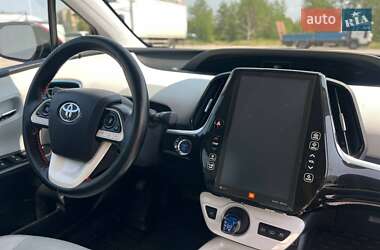 Хэтчбек Toyota Prius 2017 в 