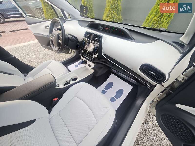 Хэтчбек Toyota Prius 2016 в Одессе