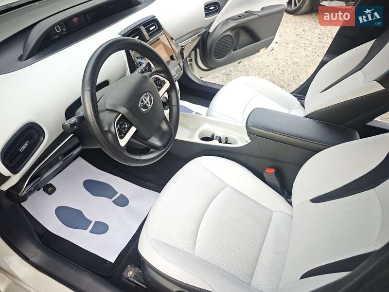 Хэтчбек Toyota Prius 2016 в Одессе