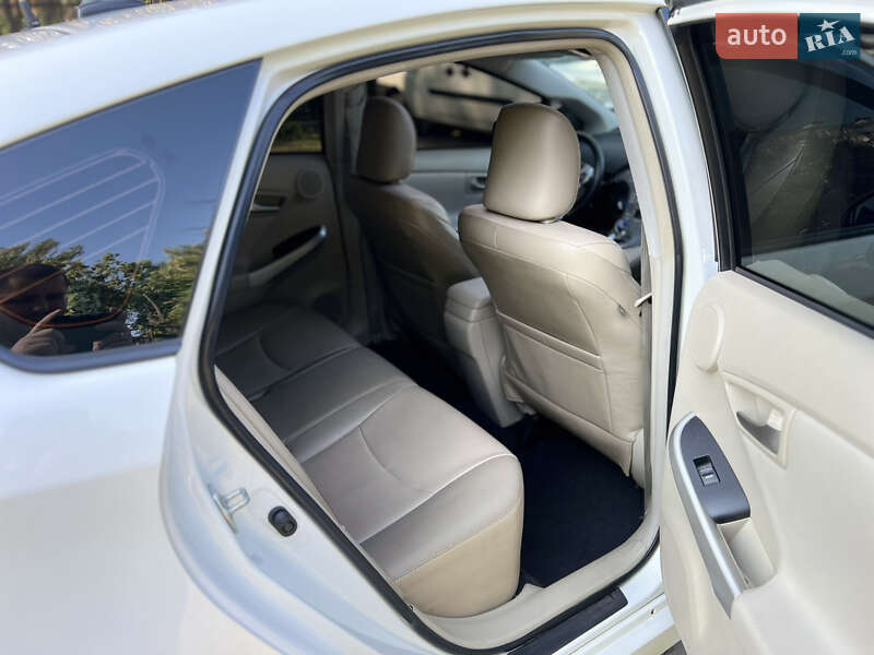 Хэтчбек Toyota Prius 2014 в Киеве