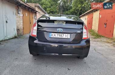 Хэтчбек Toyota Prius 2014 в 