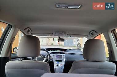 Хэтчбек Toyota Prius 2014 в 