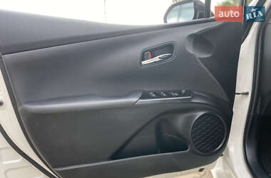 Хэтчбек Toyota Prius 2017 в 