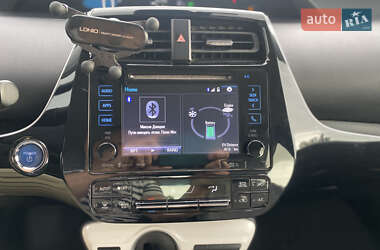 Хэтчбек Toyota Prius 2017 в 