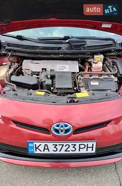 Хэтчбек Toyota Prius 2014 в 