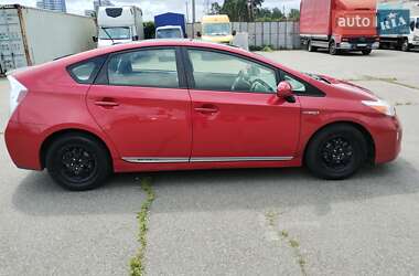 Хэтчбек Toyota Prius 2014 в 
