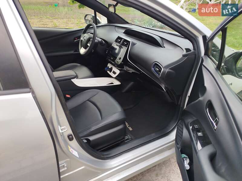 Хетчбек Toyota Prius 2016 в Фастові