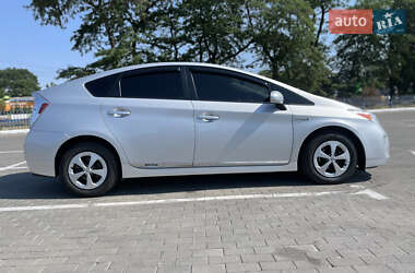 Хэтчбек Toyota Prius 2014 в 
