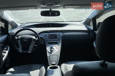 Хэтчбек Toyota Prius 2014 в 
