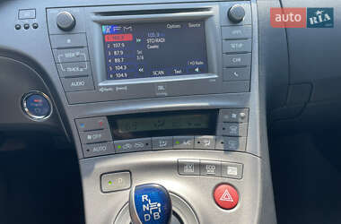 Хэтчбек Toyota Prius 2014 в 
