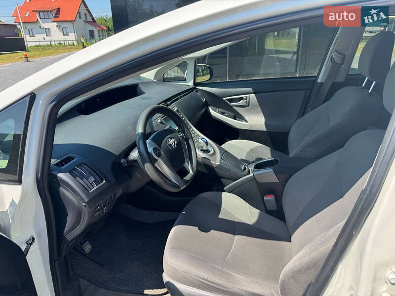 Хэтчбек Toyota Prius 2014 в Львове