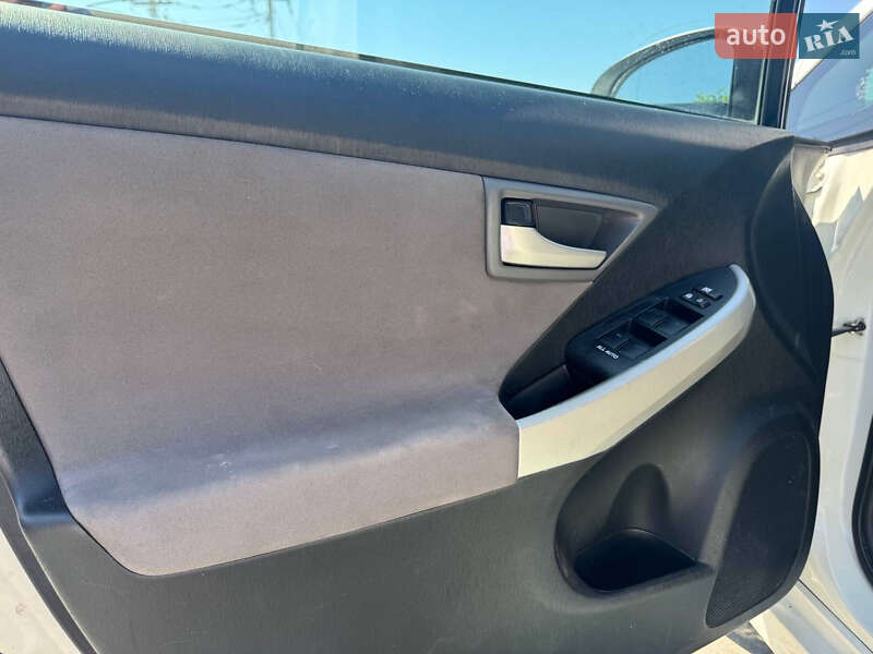 Хэтчбек Toyota Prius 2014 в Львове