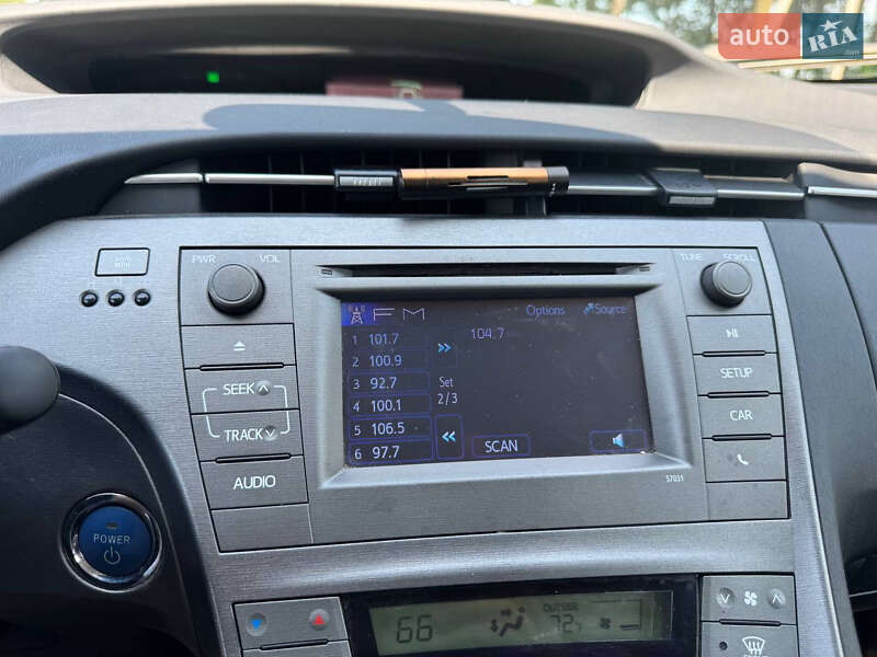 Хэтчбек Toyota Prius 2014 в Львове