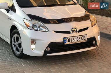 Хэтчбек Toyota Prius 2012 в 