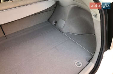 Хэтчбек Toyota Prius 2012 в 