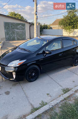 Хэтчбек Toyota Prius 2015 в 