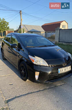 Хэтчбек Toyota Prius 2015 в 