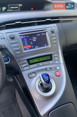 Хэтчбек Toyota Prius 2015 в 