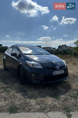 Хэтчбек Toyota Prius 2013 в 