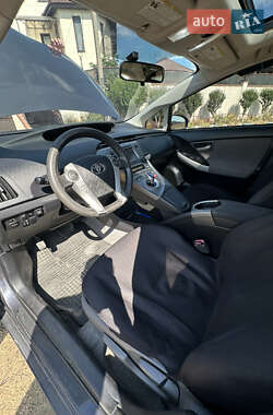 Хэтчбек Toyota Prius 2013 в 