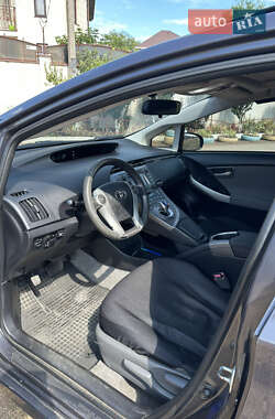 Хэтчбек Toyota Prius 2013 в 