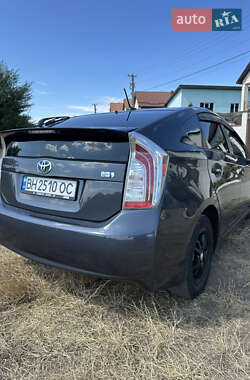Хэтчбек Toyota Prius 2013 в 