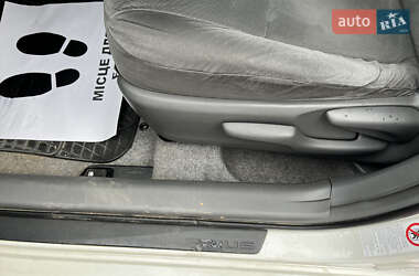 Хетчбек Toyota Prius 2010 в 