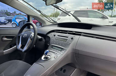Хетчбек Toyota Prius 2010 в 