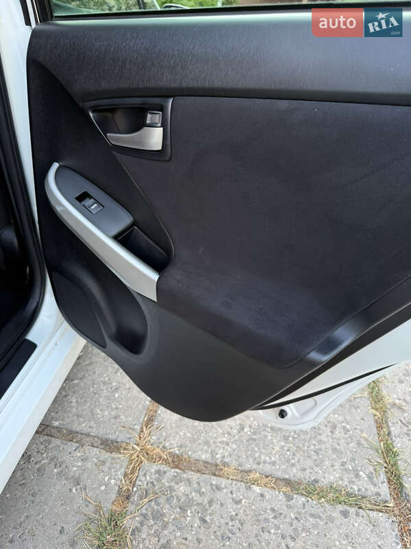 Хэтчбек Toyota Prius 2014 в Одессе