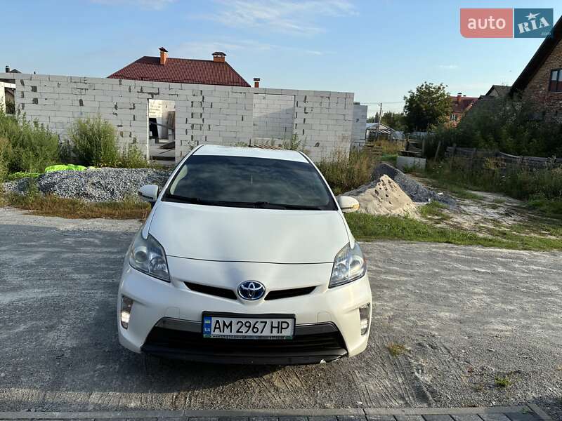 Хетчбек Toyota Prius 2015 в Звягелі