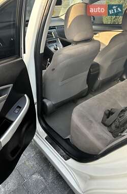 Хетчбек Toyota Prius 2015 в Звягелі