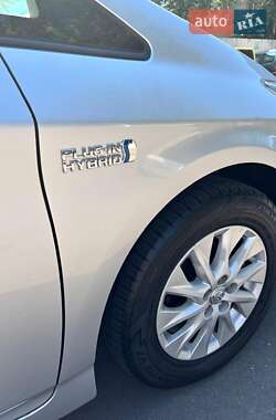 Хэтчбек Toyota Prius 2013 в 