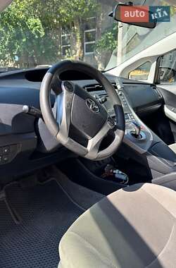 Хэтчбек Toyota Prius 2013 в 